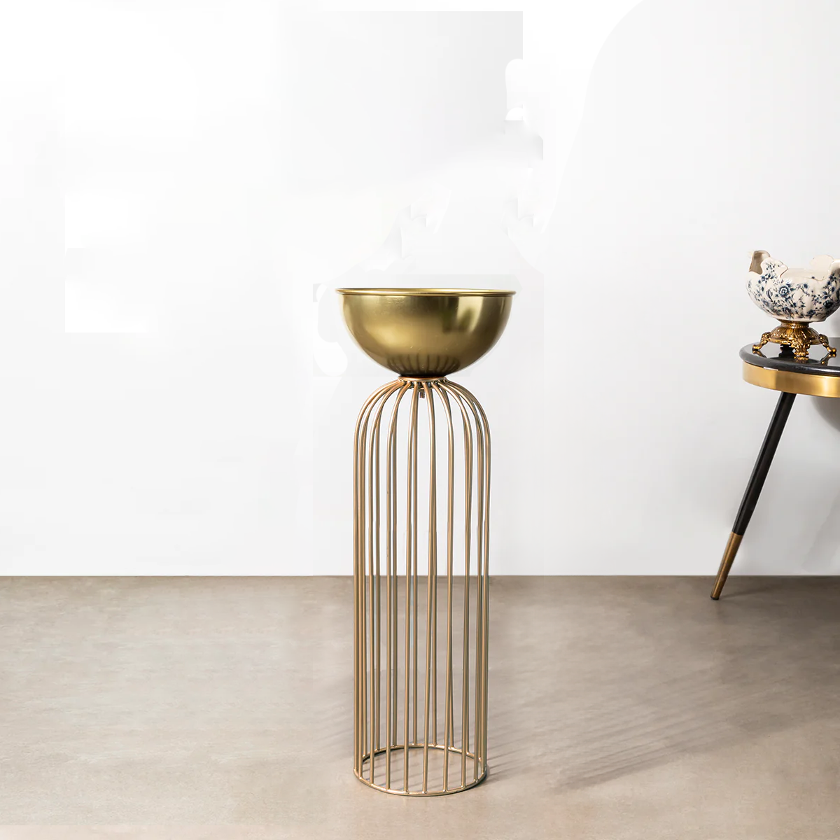 Urban Zen Planter (Gold Stand & Gold Pot) - Medium